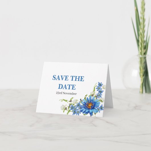 Elegant Blue Daisy Wedding Save the Date Ankündigung (Vorderseite)