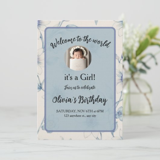 Elegant blue floral baby announcement einladung (Stehend Vorderseite)