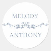 Elegant Blue Floral Border Monogramme Runder Aufkleber (Vorderseite)