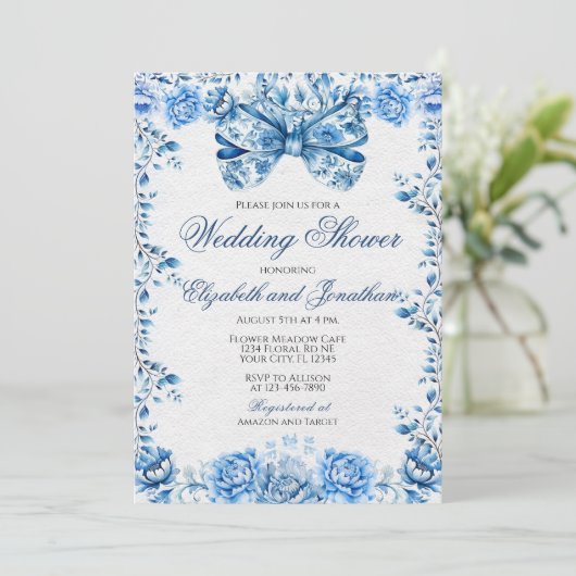 Elegant Blue Floral Bow Wedding Couples Dusche Einladung (Stehend Vorderseite)
