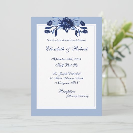 Elegant Blue Floral Chic Script Wedding Einladung (Stehend Vorderseite)