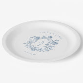 Elegant Blue Floral Crest Monogram Wedding Pappteller (Schrägansicht)
