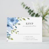 Elegant Blue Floral Greenerity Wedding RSVP Karte (Stehend Vorderseite)