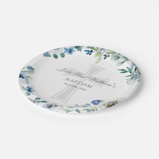 Elegant Blue Floral Religious Cross Baptism Pappteller (Schrägansicht)