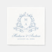 Elegant Blue Floral Wappen Monogram Wedding Serviette (Vorderseite)