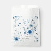 Elegant Blue Floral Wedding Geschenktütchen (Vorderseite)