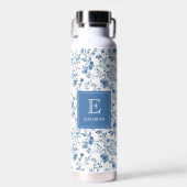 Elegant Blue French Toile Pattern Monogram Name Trinkflasche (Vorne)