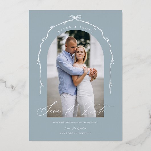 Elegant Blue Hand Drawn Bow Ribbon Save the Date Folieneinladung (Vorderseite)