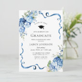 Elegant Blue Hydrangea Bow Ribbon Graduation Party Einladung (Stehend Vorderseite)
