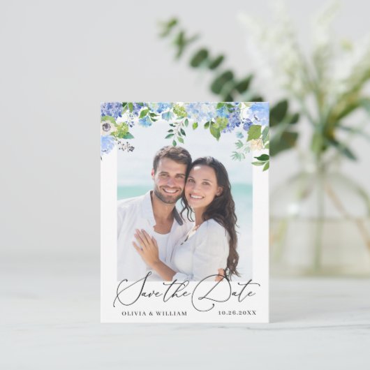 Elegant Blue Hydrangea Wedding Save the Date Postkarte (Stehend Vorderseite)