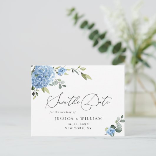 Elegant Blue Hydrangea Wedding Save the Date Postkarte (Stehend Vorderseite)