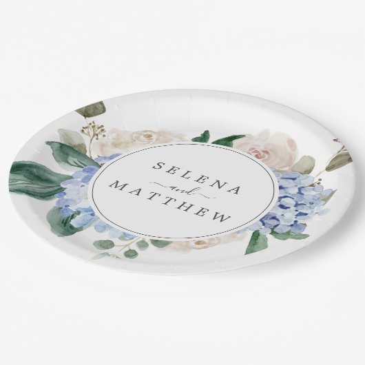 Elegant Blue Hydrangea | Weißer Hochzeitstorte Pappteller (Schrägansicht)