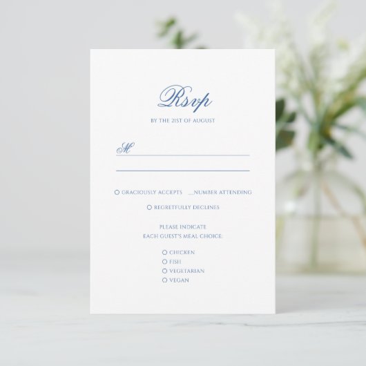 Elegant Blue Monogram Wappen Formal Script Wedding RSVP Karte (Stehend Vorderseite)