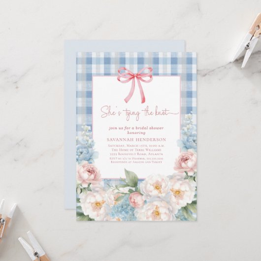 Elegant Blue Pink Floral Bow Gingham Bridal Shower Einladung (Vorderseite/Rückseite Beispiel)