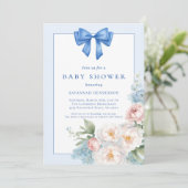 Elegant Blue Ribbon Bow Floral Baby Shower Einladung (Stehend Vorderseite)