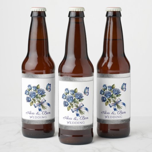 Elegant Blue Roses and Butterfly Silver Wedding Bierflaschenetikett (Flaschen)