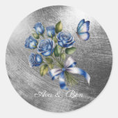 Elegant Blue Roses and Butterfly Silver Wedding Runder Aufkleber (Vorderseite)