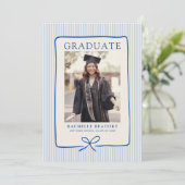 Elegant Blue Stripes Bow Frame Graduation Photo  Ankündigung (Stehend Vorderseite)