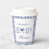 Elegant Blue Toile de Jouy und Bow Baby Shower Pappbecher (Vorderseite)