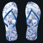 Elegant Blue White Floral Wedding Bride Badesandalen<br><div class="desc">Das Design besticht durch eine reizvolle Auswahl an Lotus-Blume und Schmetterlingen, die in einem blauen und weißen Farbschema dargestellt sind, das an die elegante Chinoiserie-Chic erinnert, die an das klassisch blaue Weidenmuster erinnert, mit einem modernen Textlayout. Diese schönen Flip Flops sind eine hübsche Idee für Ihre Hochzeit. Sie werden Ihren...</div>