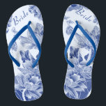 Elegant Blue White Floral Wedding Bride Badesandalen<br><div class="desc">Das Design besticht durch eine reizvolle Auswahl an Lotus-Blume und Schmetterlingen, die in einem blauen und weißen Farbschema dargestellt sind, das an die elegante Chinoiserie-Chic erinnert, die an das klassisch blaue Weidenmuster erinnert, mit einem modernen Textlayout. Diese schönen Flip Flops sind eine hübsche Idee für Ihre Hochzeit. Sie werden Ihren...</div>