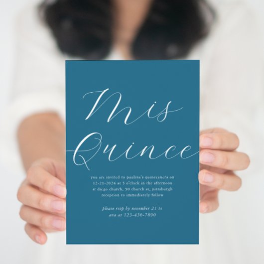 Elegant Blue White Script Quinceañera Einladung