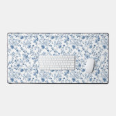 Elegant Blue White Toile Floral Pattern Botanical Schreibtischunterlage (Tastatur & Maus)