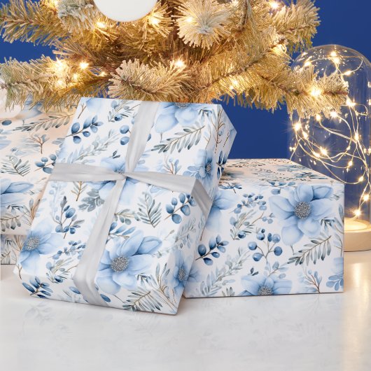 Elegant Blue Winter Florals Geschenkpapier (Feiertage)