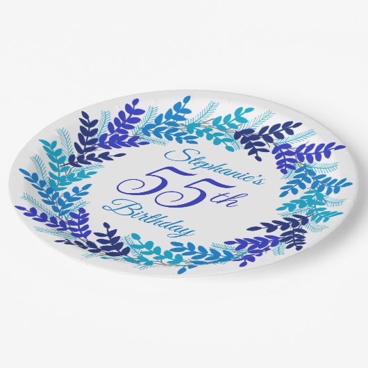 Elegant Blue Wreath 55. Geburtstag Pappteller (Schrägansicht)