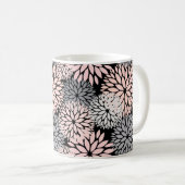 Elegant Blush Pink Dahlia Floral Kaffeetasse (VorderseiteRechts)