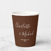 Elegant Boho Brown Script Minimalist Wedding Pappbecher (Vorderseite)
