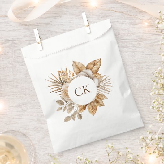 Elegant Boho Neutral Floral Monogram Wedding Geschenktütchen (Ausgeschnitten)