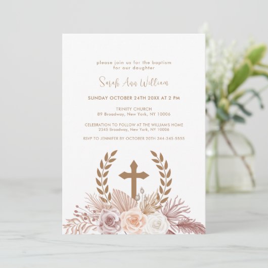Elegant Boho Pampas Blumenkreuz Taufe Einladung (Stehend Vorderseite)