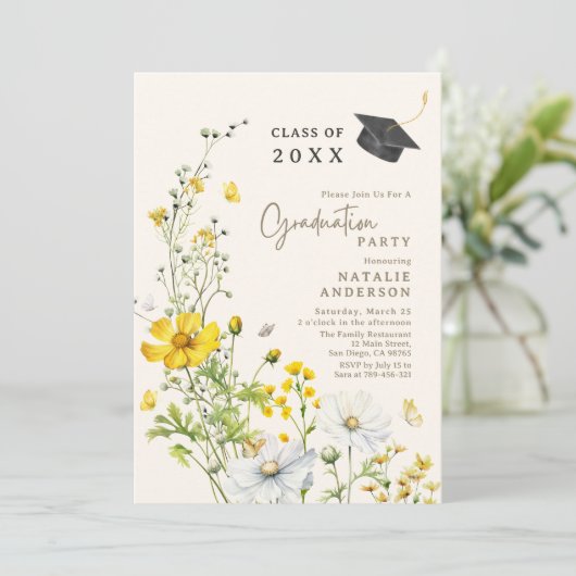 Elegant Boho Wildblume Meadow Graduation Party Einladung (Stehend Vorderseite)