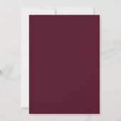 Elegant Border Minimalistisch Burgundy Script Wedd Einladung (Rückseite)