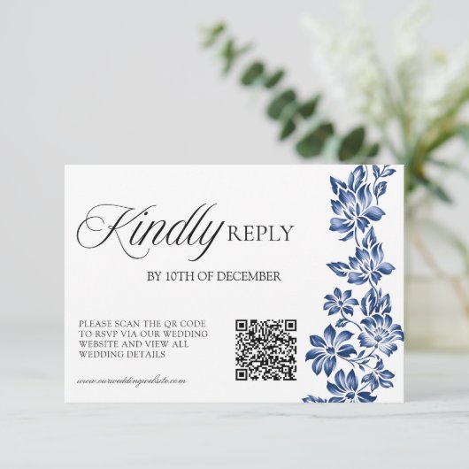 Elegant Botanical Floral Wedding RSVP Karte (Stehend Vorderseite)