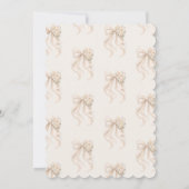 Elegant Bow Floral It's a Girl Baby Shower Einladung (Rückseite)