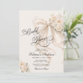Elegant Bow Floral Neutral Bridal Shower  Einladung (Stehend Vorderseite)