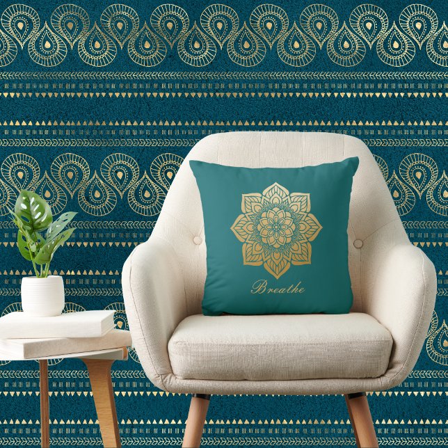 Elegant Breathe Green und Gold Mandala Kissen (Von Creator hochgeladen)