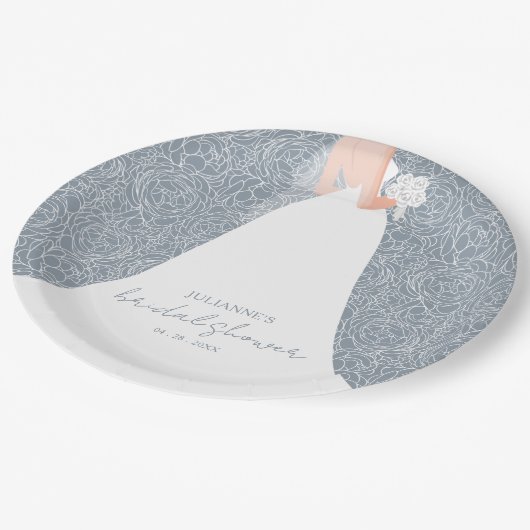 Elegant Bride on Dusty Blue Brautparty Pappteller (Schrägansicht)