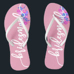 Elegant Bridesmaid Hochzeitkalligrafie Flip Flops Badesandalen<br><div class="desc">Für weitere Anpassungen klicken Sie bitte auf die Schaltfläche "Anpassen" und verwenden Sie unser Designwerkzeug, um diese Vorlage zu ändern. Wenn die Optionen verfügbar sind, können Sie Text und Bild ändern, indem Sie einfach auf "Text oder Bild hier bearbeiten/entfernen" klicken und Ihr eigenes Bild hinzufügen. Wenn Sie dieses Design einem...</div>