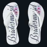 Elegant Bridesmaid Hochzeitkalligrafie Flip Flops Badesandalen<br><div class="desc">Für weitere Anpassungen klicken Sie bitte auf die Schaltfläche "Anpassen" und verwenden Sie unser Designwerkzeug, um diese Vorlage zu ändern. Wenn die Optionen verfügbar sind, können Sie Text und Bild ändern, indem Sie einfach auf "Text oder Bild hier bearbeiten/entfernen" klicken und Ihr eigenes Bild hinzufügen. Wenn Sie dieses Design einem...</div>
