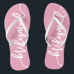Elegant Bridesmaid Hochzeitkalligrafie Flip Flops Badesandalen<br><div class="desc">Für weitere Anpassungen klicken Sie bitte auf die Schaltfläche "Anpassen" und verwenden Sie unser Designwerkzeug, um diese Vorlage zu ändern. Wenn die Optionen verfügbar sind, können Sie Text und Bild ändern, indem Sie einfach auf "Text oder Bild hier bearbeiten/entfernen" klicken und Ihr eigenes Bild hinzufügen. Wenn Sie dieses Design einem...</div>