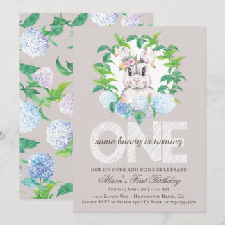 Elegant Bunny Floral Wreath Einladung