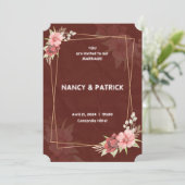 Elegant Burgund Blume Hochzeit Einladung (Stehend Vorderseite)