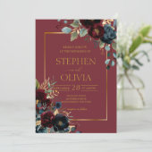 Elegant Burgund Blumen Hochzeit & Grün Einladung (Stehend Vorderseite)