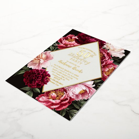 Elegant Burgundy and Blush Peony Floral Birthday Folieneinladung (Gedreht)