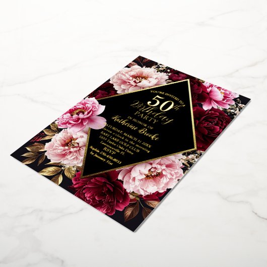 Elegant Burgundy and Blush Peony Floral Birthday Folieneinladung (Gedreht)