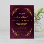 Elegant Burgundy and Gold Botanical Wedding Folieneinladung (Stehend vorne)