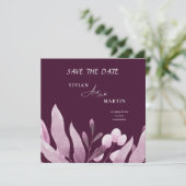 Elegant Burgundy Big Blätter Monogram Save the Dat Einladung (Stehend Vorderseite)